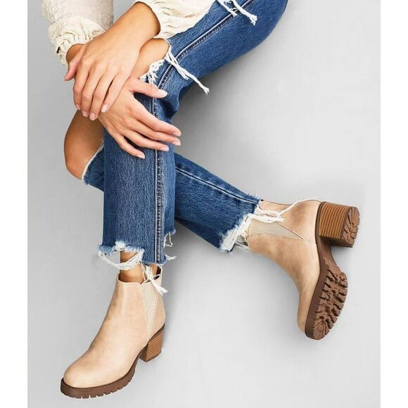 MIA Shoes - MIA Lylith Chelsea Lug Ankle Boot Size 10